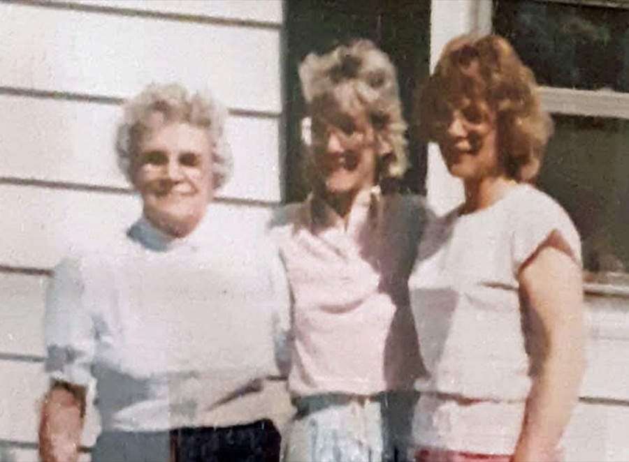 Thelma Arnold with her daughters Gwen Stephens and Dawn Woodburn